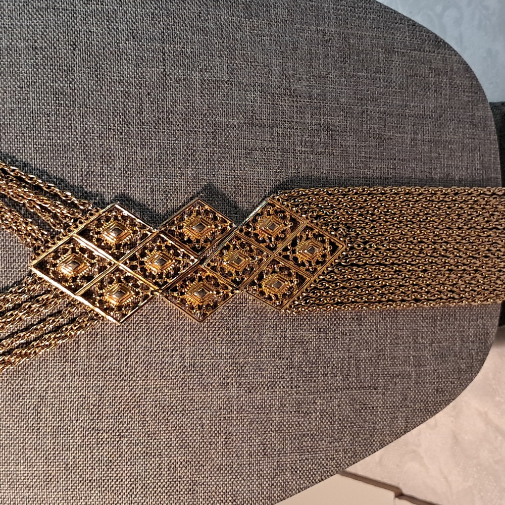 Goldette gold tone signed statement necklace - Picture 2 of 5
